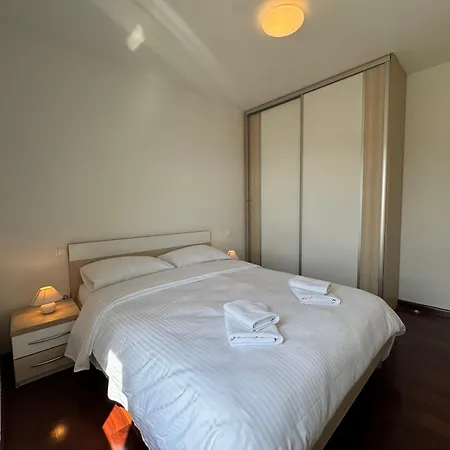 On The Mare Apartment Makarska