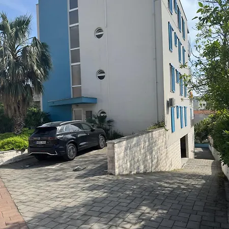 On The Mare Apartment Makarska