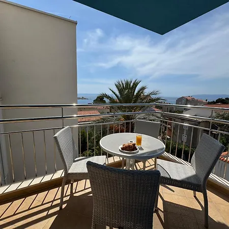 On The Mare Apartment Makarska