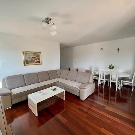 Apartment On The Mare